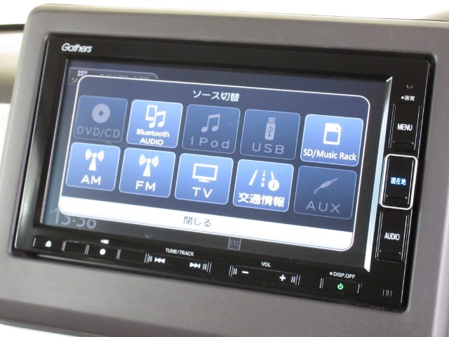 ナビゲーションはギャザズメモリーナビ（VXM-204VFi）を装着しております。AM、FM、CD、DVD再生、Bluetooth、音楽録音再生、フルセグTVがご使用いただけます。