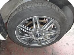 アルミホイール付きです★アルミホイールはドレスアップの基本ですね★タイヤ交換をお求めの方もお気軽にご相談下さい★