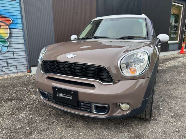 珍しい『ライトコーヒー』と言うカラーネームのクリスオーバーALL4 の入庫です！　クーパーSのターボモデル！