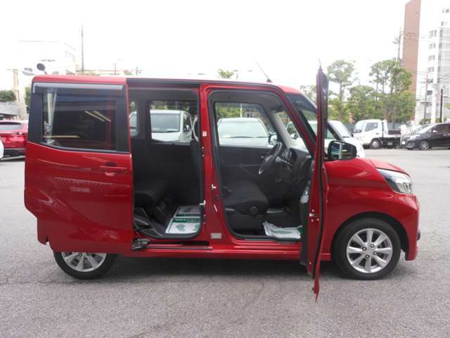 シートヒーター！ETC！オート電動格納ドアミラー！リヤシーリングファン！プッシュスタート！シートリフター！気になるクルマが見つかりましたら、フリーコール＜0078-6002-840360＞までお問い合わせください！