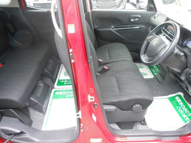 キズやへこみの修理もポイントエフにお任せください♪　ポイントエフでは、自社板金工場を保有しております。　数台の台車も完備♪もちろん無料です♪　お困りの際は、是非ご相談下さい！