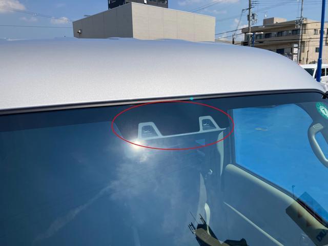 デュアルカメラブレーキサポート（DCBS）　フロントガラス上部にあるセンサー部です。ステレオカメラで車両前方の状況を検知し各種制御を行います。衝突被害軽減ブレーキ・誤発進抑制機能・車線逸脱警報機能　等