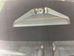 【トヨタセーフティセンス】走行中に前方の車両等を認識し、衝突しそうな時は警報とブレーキで衝突回避と被害軽減をアシスト。より安全にドライブをお楽しみいただけます。