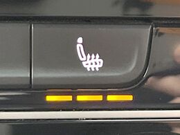 ●フロントシートヒーティング：運転席・助手席共に三段階で調節が可能なシートヒーターを装備しております。季節を問わず快適にご使用いただけます。