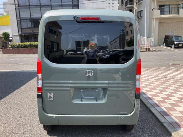 後ろです！
