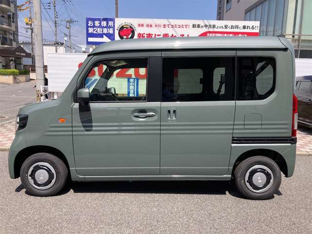 左側です！