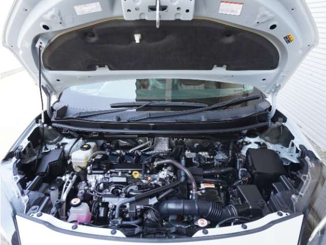 エンジンは車の心臓部分です。このエンジンルームが汚いとトラブルの基になります。当店は専用の液剤を使って徹底的に綺麗にします。