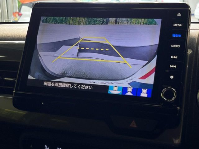 【バックカメラ】駐車時に後方がリアルタイム映像で確認できます。大型商業施設や立体駐車場での駐車時や、夜間のバック時に大活躍！運転スキルに関わらず、今や必須となった装備のひとつです！