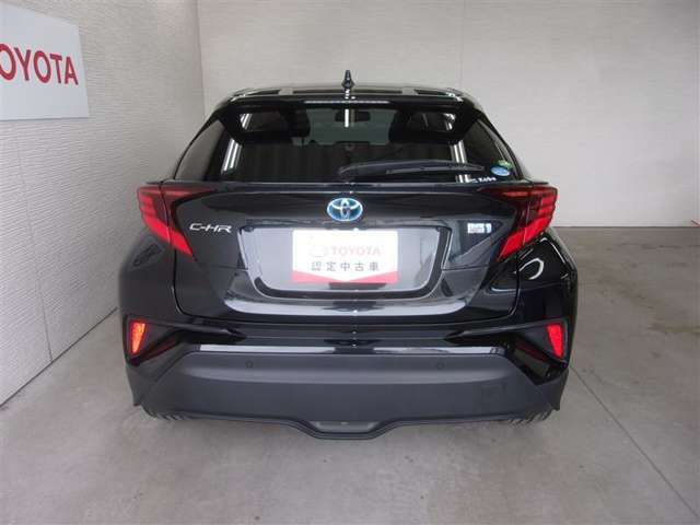 バックカメラが付いているので後方確認が非常にしやすいです。今や運転初心者も熟練者も必須装備！