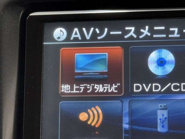 TVが見れるチューナーを装備しています。　新しい車でも付いていないことで、TVが見れない事も多々あるので要チェックです。