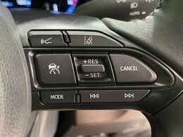 【レーダークルーズコントロール】高速道路での長距離走行が楽に！！自動で速度を保つクルーズコントロールが、衝突軽減システムと連携し、前方の車両を感知して車間を保つように速度調節してくれます！！