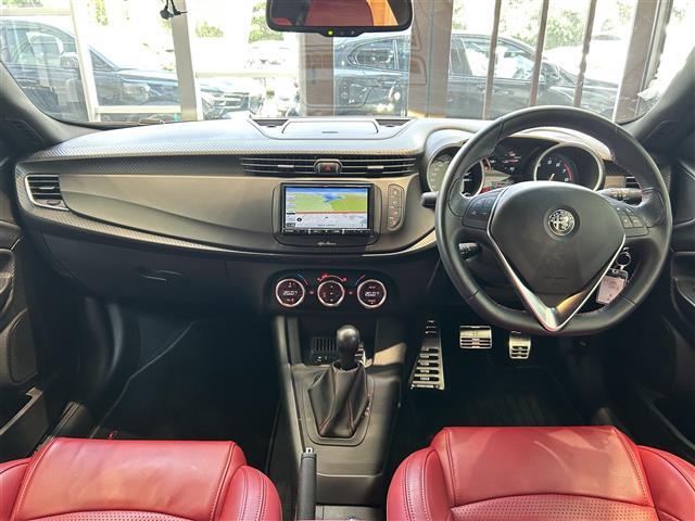 全車正規ディーラー車です。エンドユーザーから直接買い取りさせていただいた車両です。記録簿等で整備記録をご確認いただくことも可能です。