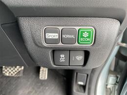 【運転席操作部】『運転席周辺の装備』の画像になります。快適なドライブを楽しむための機能が装備されています！運転席から触れるので使いやすいです！