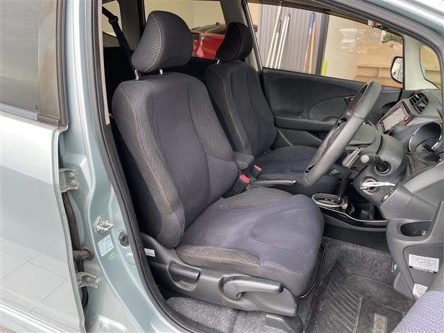 【運転席】『運転席周辺』の画像になります。写真の内容に関してご不明点、ご質問等がございましたらお気軽にガリバー店舗までお問い合わせください。