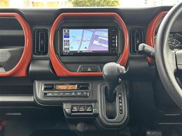 こちらセンターコンソール周りの写真になります。中古車なので、若干のスレ・汚れ等はありますが、概ね問題ない状態です。一度お客様の目でご確認いただければ幸いです！お問い合わせもお待ちしております！