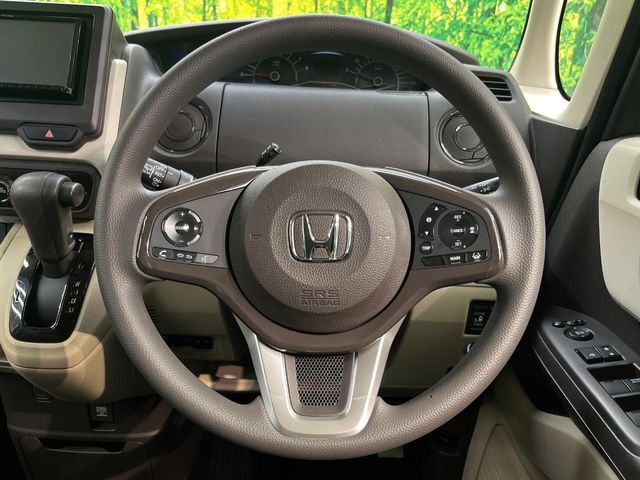 【ステアリングスイッチ】運転中、前方から目線をそらすことなく、オーディオ等の操作が可能な便利機能！安心＆快適なドライブを演出してくれます♪
