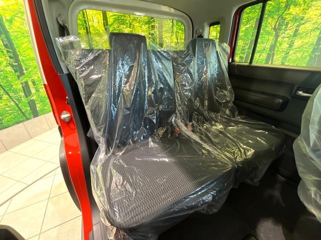 高品質なオリジナルフロアマットもオプションにてご用意しております。お好きなデザインやカラーをお車に合わせて選んでいただくことができます♪