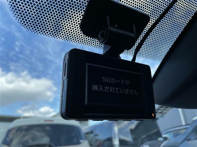 【バックミラー】大きくて見やすいので、後方を見るときも安心です！