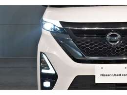 LEDのヘッドライト・フォグランプ装備♪オートライトが高性能のアダプティブヘッドライトとなっております。