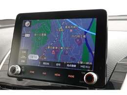 8インチのディスプレイでナビゲーションやモニター、フルセグ、Apple　CarPlay、Android　Autoなど多彩な機能を使えるスマホ連携ナビ！