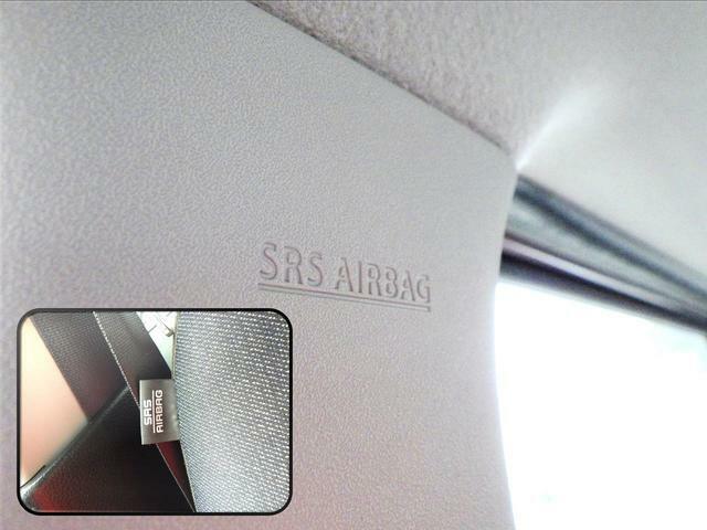 運転席・助手席SRSエアバッグに加えて、フロントシートSRSサイドエアバッグ、SRSカーテンエアバッグを標準装備。6つのエアバッグで衝撃に備えます。