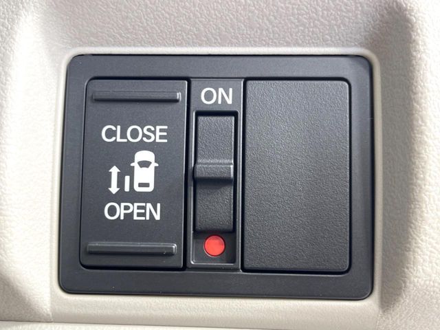【パワースライドドア】スマートキーや運転席のスイッチでスライドドアの開閉が可能♪電動だから力を入れてドアを開ける必要が無く、小さいお子様でも、重い荷物を持っている時もラクに開け閉めできます♪