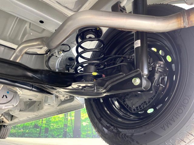 お車を安心してお乗りいただく為には、足回りの定期点検が欠かせません。サービスサポート（有償保証）では無料点検もご提供しており、安心のカーライフをお過ごしいただけるサポート体制が整っています。