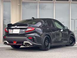 フロント、サイド、リア、リアスポイラーがついており、走りはもちろん。見た目もものすごくかっこいいです！