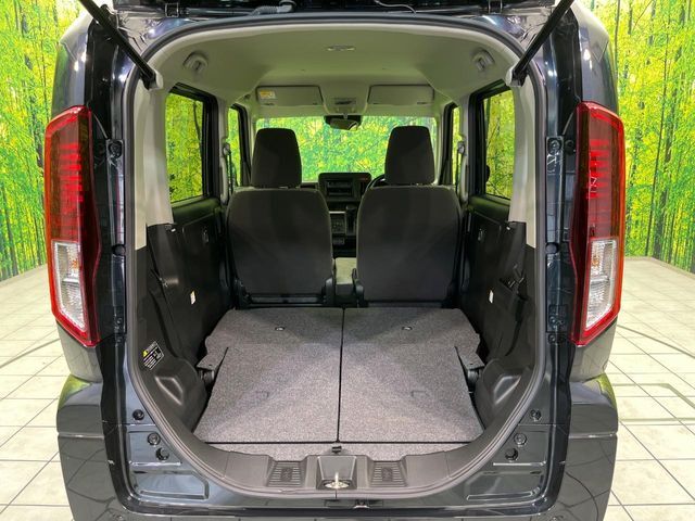 普段のお買い物や通勤、送迎等に十分な荷室スペースを確保しております。セカンドシートを倒すと、大きな荷物の積載も可能です♪