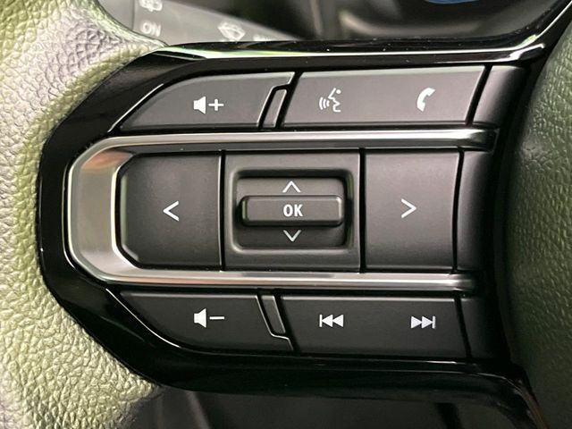 【ステアリングスイッチ】運転中、前方から目線をそらすことなく、オーディオ等の操作が可能な便利機能！安心＆快適なドライブを演出してくれます♪