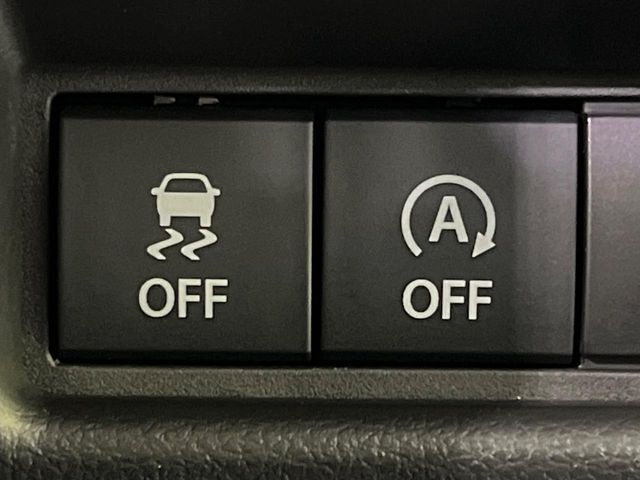 【アイドリングストップ】赤信号や渋滞で停車した際にエンジンを停止し、無駄な燃料の消費を抑えます。燃費向上や環境保護につなげる機能♪エンジンはブレーキを離せば再始動します。