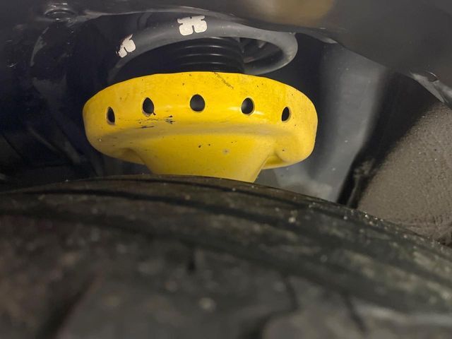 お車を安心してお乗りいただく為には、足回りの定期点検が欠かせません。サービスサポート（有償保証）では無料点検もご提供しており、安心のカーライフをお過ごしいただけるサポート体制が整っています。