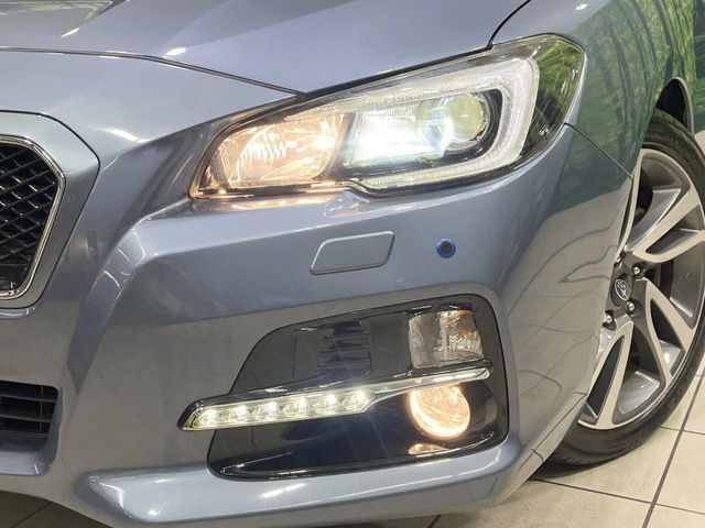 【LEDヘッドライト】悪天候や夜間走行時も良好な視界を確保し安心して運転できる高輝度LEDヘッドライトを装備！点灯速度が早く、消費電力も抑えられています。