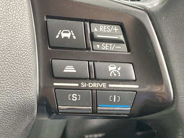 【全車速追従機能付クルーズコントロール】高速道路での長距離走行が楽に！！自動で速度を保つクルーズコントロールが、衝突軽減システムと連携し、前方の車両を感知して車間を保つように速度調節してくれます！！