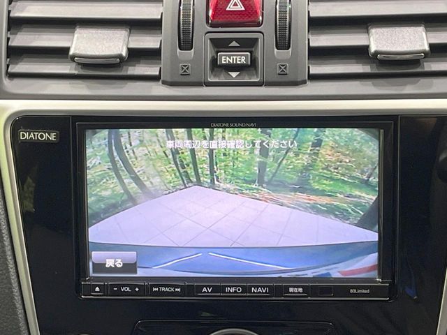 【バックカメラ】駐車時に後方がリアルタイム映像で確認できます。大型商業施設や立体駐車場での駐車時や、夜間のバック時に大活躍！運転スキルに関わらず、今や必須となった装備のひとつです！