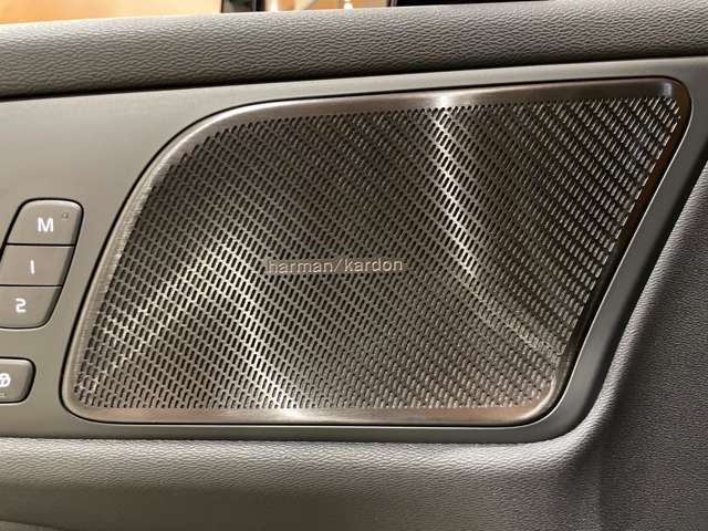 ご遠方の場合でも、下取り車両の金額を概算でお出しすることは可能でございます。車検証をお手元に、走行距離をご確認の上お問い合わせくださいませ。