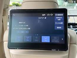 メーカーオプションのリヤシートエンターテインメントシステム！！タッチパネル付きの11.6インチディスプレイを左右に2台装備☆彡
