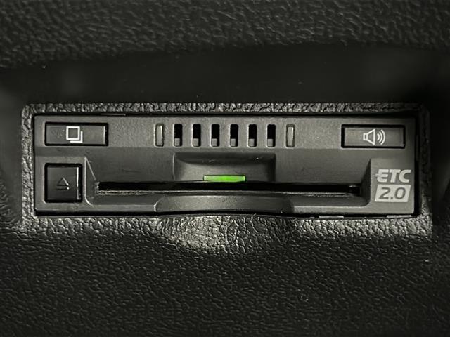 【ETC2.0】ETCカードを挿入すれば料金所はノンストップで通過できます。ETC限定の割引や、高速道路の情報提供サービスを利用できます。