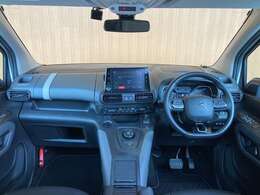LIBERALAでは多種多様の車種をご用意させていただいております。お客様がご納得いくまで、そのお車の持つ特性を五感すべてで感じ取っていただける場をご提供します。