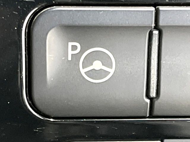 【駐車支援システム】駐車スペースを検知し、スムーズな駐車をアシスト。狭いスペースへの駐車など、駐車に自信の無い方におすすめの機能です♪