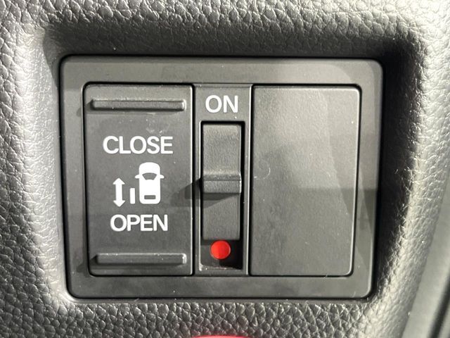 【パワースライドドア】スマートキーや運転席のスイッチでスライドドアの開閉が可能♪電動だから力を入れてドアを開ける必要が無く、小さいお子様でも、重い荷物を持っている時もラクに開け閉めできます♪