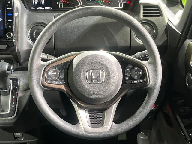 ステアリングも使用感が少なく、きれいな状態となっております♪