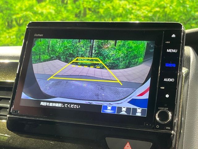 【バックカメラ】駐車時に後方がリアルタイム映像で確認できます。大型商業施設や立体駐車場での駐車時や、夜間のバック時に大活躍！運転スキルに関わらず、今や必須となった装備のひとつです！