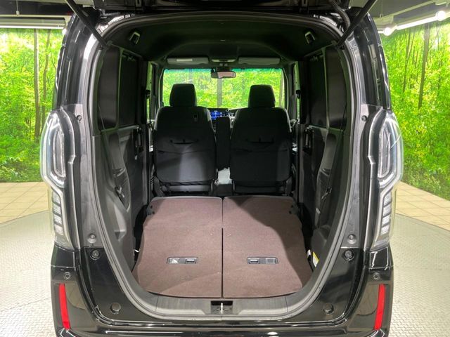 後席を格納すると、これだけの広さが！シーンに合わせたシートアレンジで、大きな荷物も積むことが出来ます♪