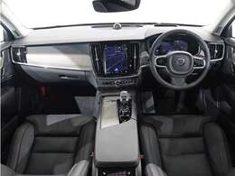 Google搭載/ETC2.0/360度カメラのフルセット搭載。9インチ・タッチスクリーン式センターディスプレイと、2モード選択式の12.3インチデジタル液晶ドライバー・ディスプレイを装備。