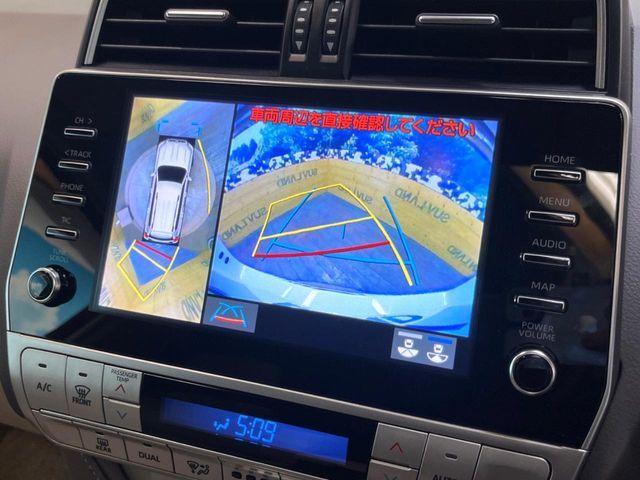 【パノラミックビューモニター】専用のカメラにより、上から見下ろしたような視点で360度クルマの周囲を確認することができます☆死角部分も確認しやすく、狭い場所での切り返しや駐車もスムーズに行えます。