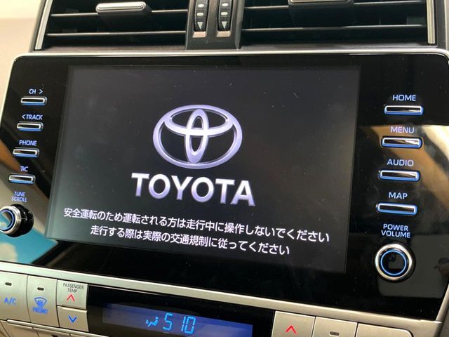 【メーカー純正ナビ】インテリアに溶け込むスタイリッシュな「専用設計」メーカーナビを装備♪視認性や操作性など基本性能にも優れ、より上質なカーライフをお楽しみいただけます。