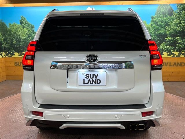 安心の最長10年・走行無制限保証（有償）をご用意。保証内容も充実はもちろん、無料点検＆オイル交換や、年中無休の全国・24時間ロードサービスも付帯されておりますのでご安心下さい。