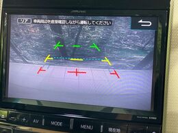 【バックカメラ】駐車時に後方がリアルタイム映像で確認できます。大型商業施設や立体駐車場での駐車時や、夜間のバック時に大活躍！運転スキルに関わらず、今や必須となった装備のひとつです！