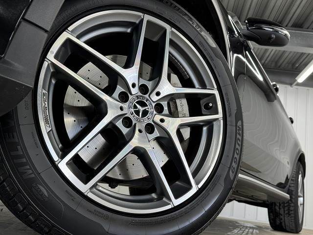 ミシュランタイヤ 255/50R19 純正アルミが装備されております。タイヤの状態も良好です。